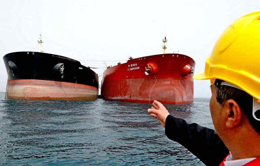 Which tankers do not experience navigation problems in the Red Sea and why