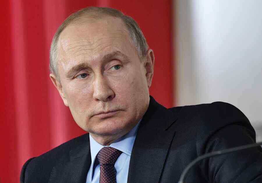 80% of Russians have a favourable opinion of Putin's work - poll